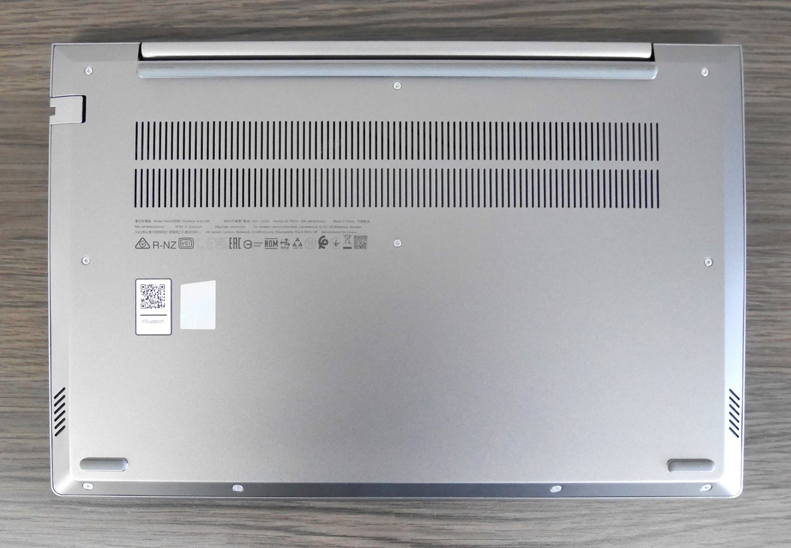 レノボ ThinkBook 14 Gen 5（AMD）背面