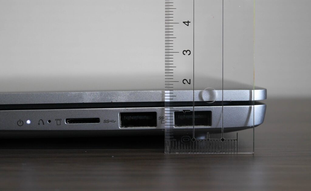 Lenovo IdeaPad Slim 5i Gen 8厚み