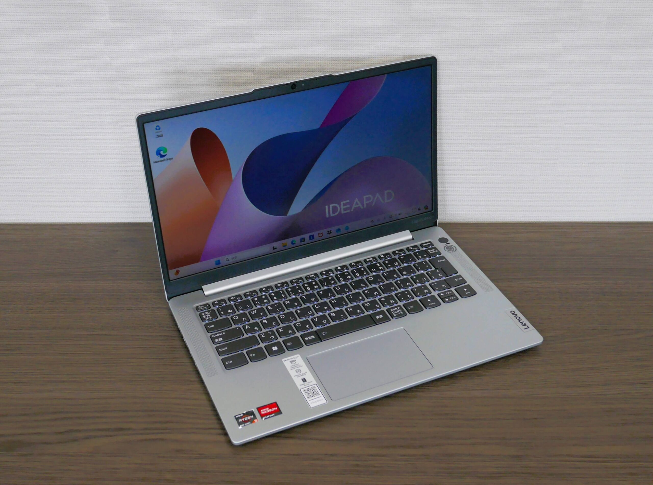 IdeaPad Slim 5 Light Gen 8正面斜め右