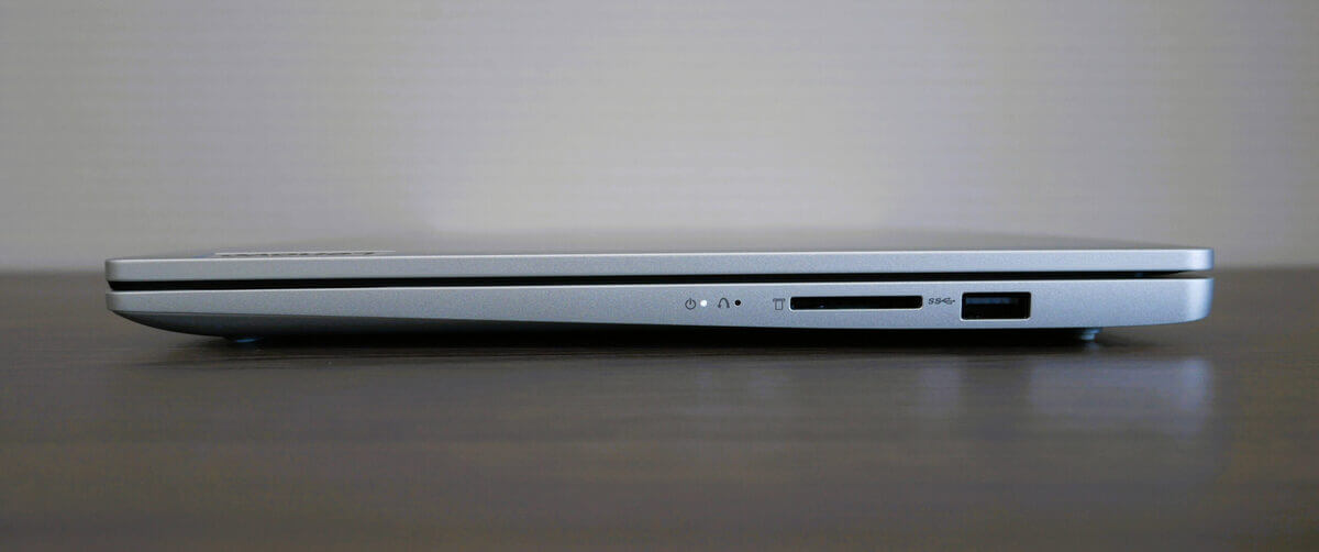 IdeaPad Slim 5 Light Gen8右側面