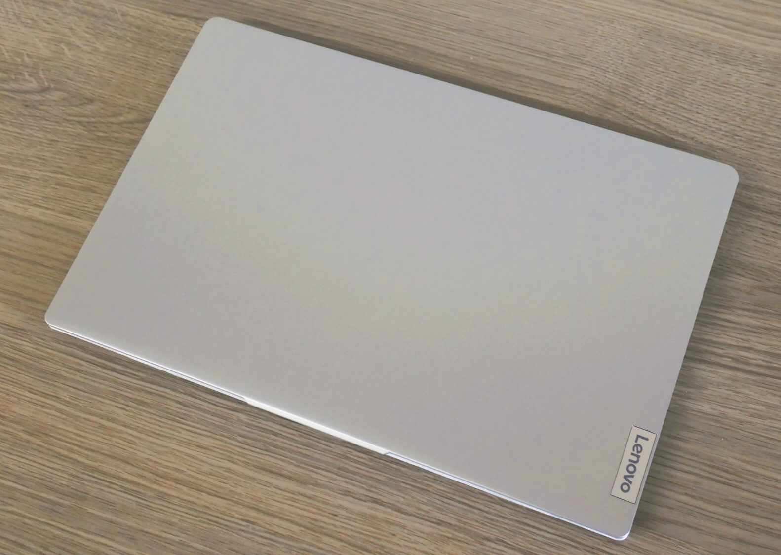 IdeaPad Slim 3 Gen8 天板上から