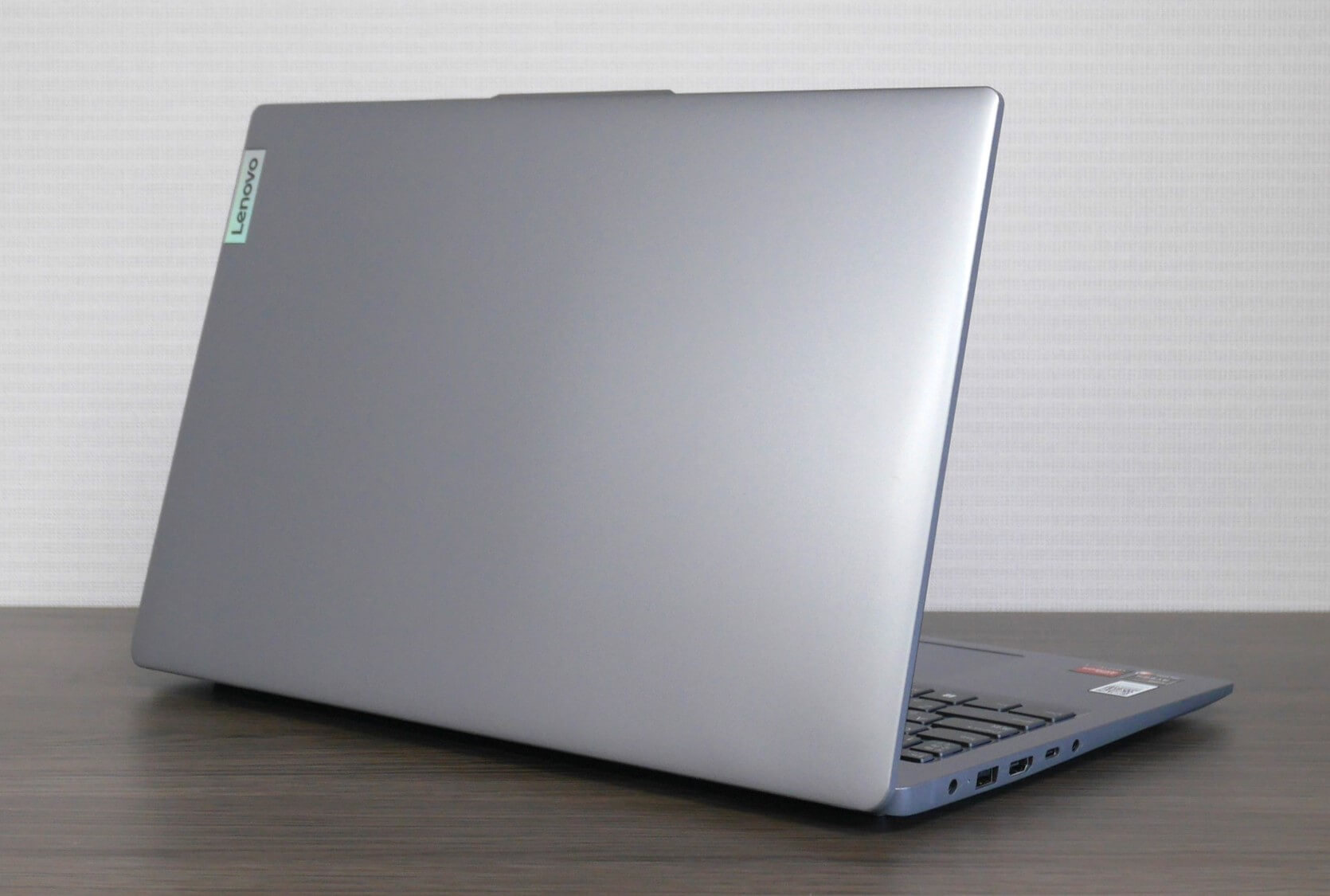 IdeaPad Slim 3 Gen8 天板