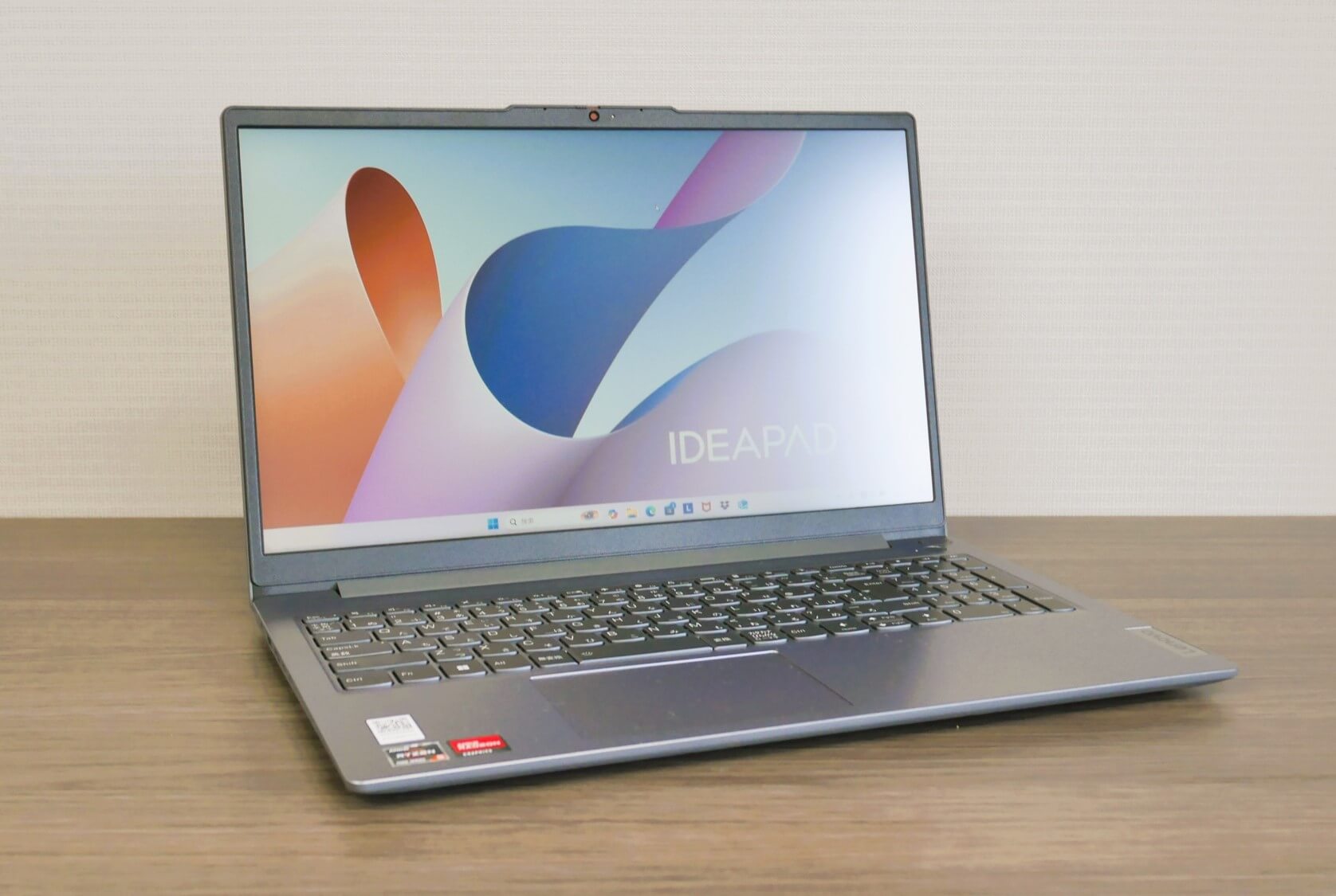 IdeaPad Slim 3 Gen8 左斜め少し下から