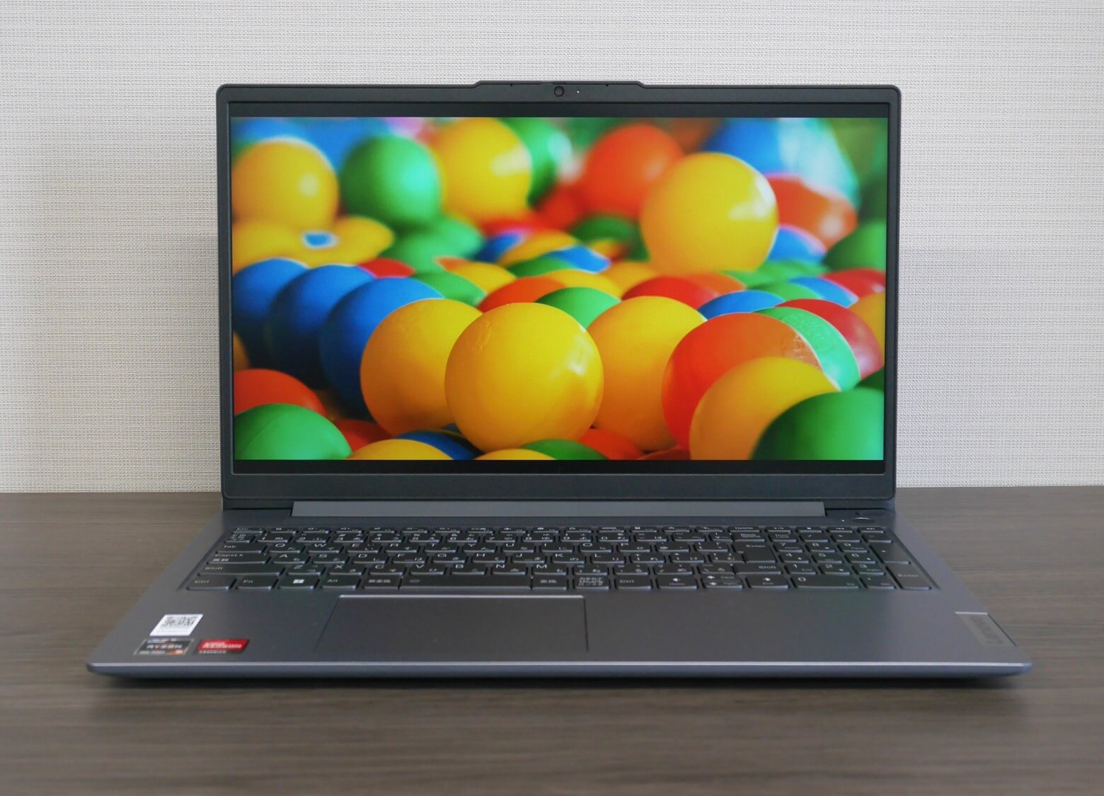 IdeaPad Slim 3 Gen8 正面下から