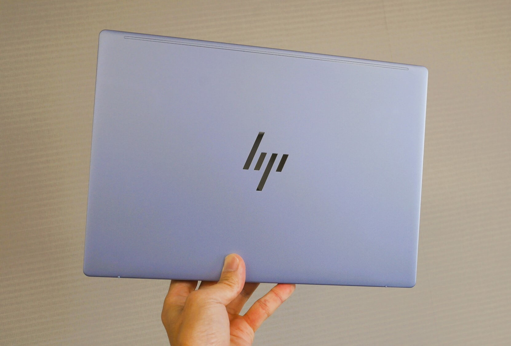 HP Pavilion Aero 13-bg_片手で楽々