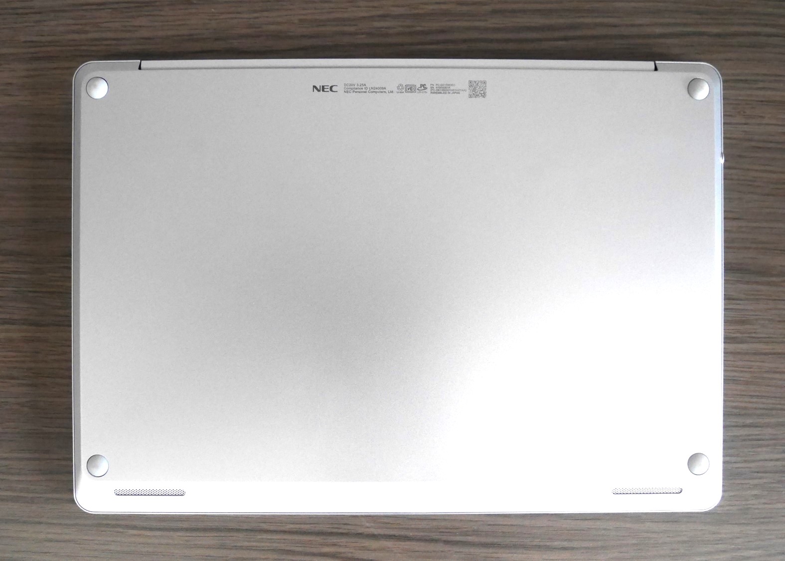 LAVIE Direct SOL裏面