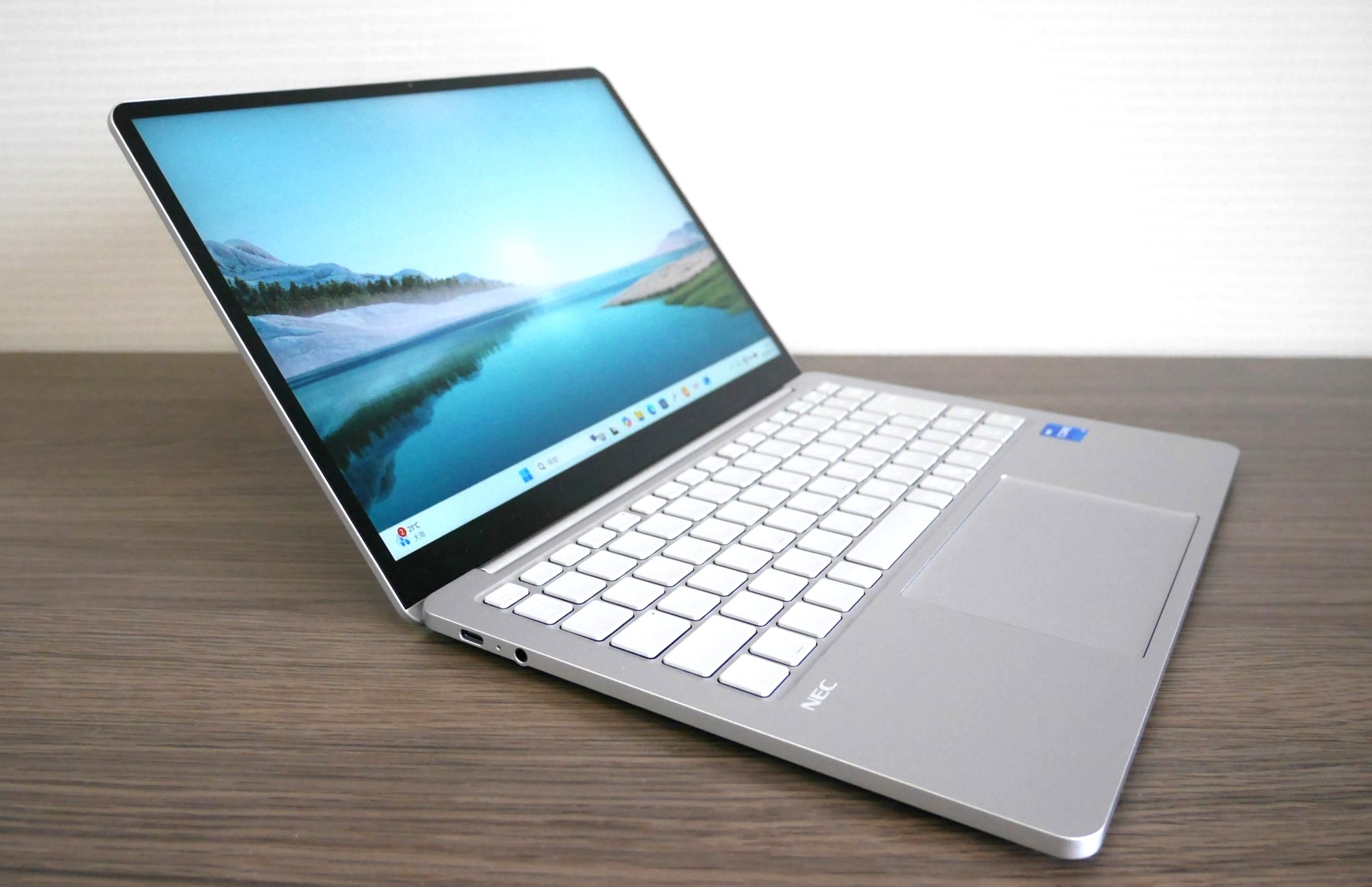 LAVIE Direct SOL開いた状態の斜め