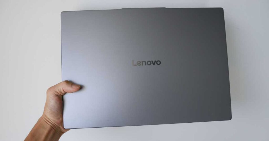 Lenovo IdeaPad Slim 5 Gen 10片手で持ってみた