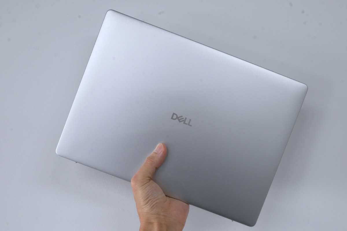 Dell 14_片手持ち