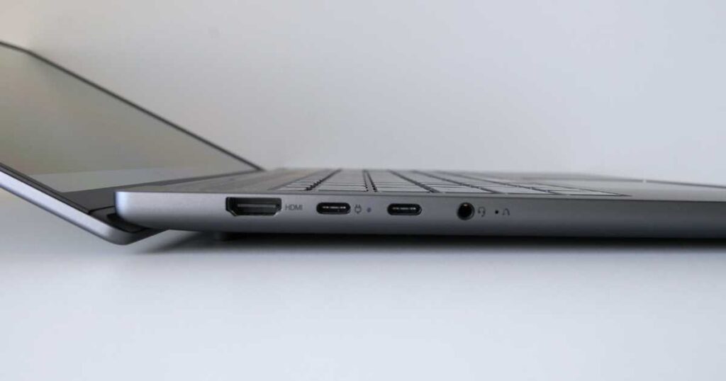 Lenovo IdeaPad Slim 5 Gen 10ポート右側