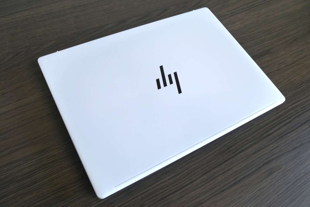 HP OmniBook 7 Aero 13-bg_天板斜め