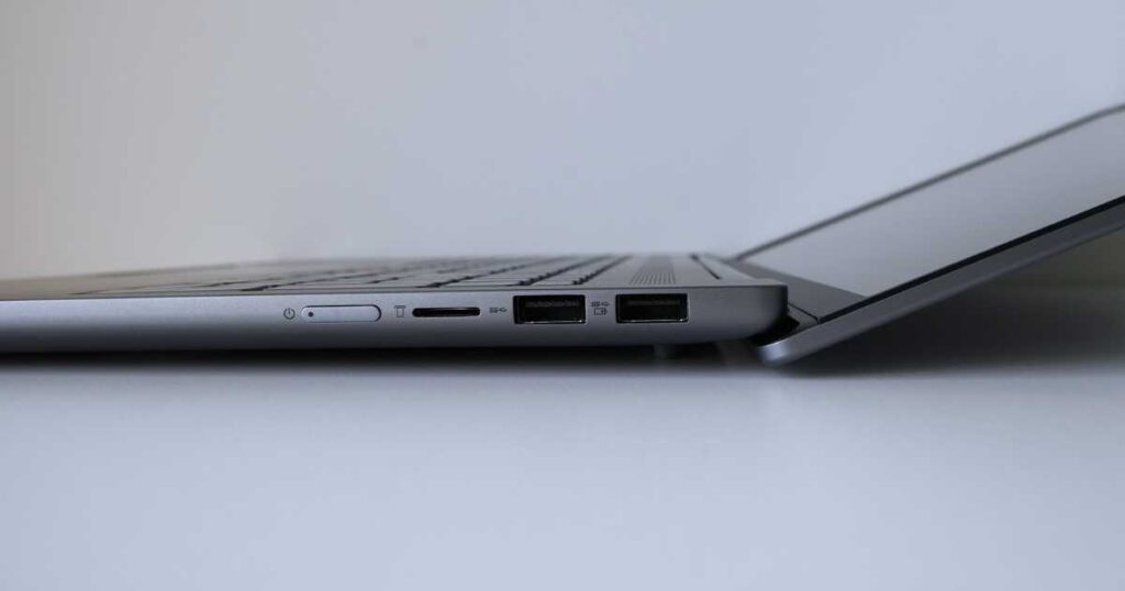 Lenovo IdeaPad Slim 5 Gen 10ポート左側