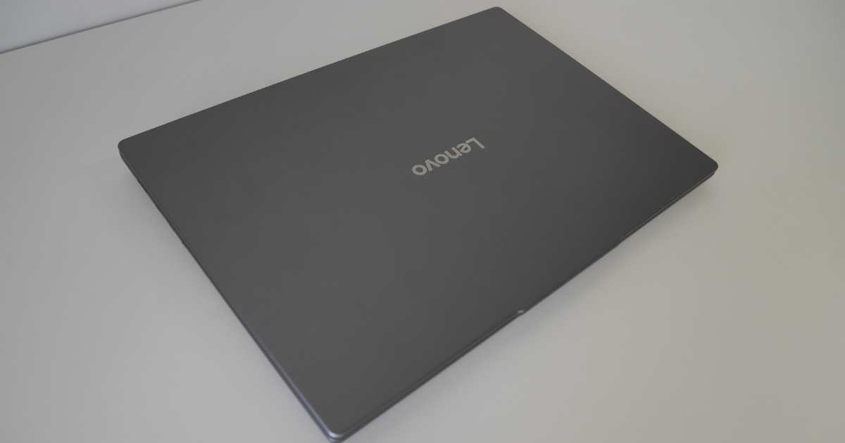 Lenovo IdeaPad Slim 5 Gen 10閉じた状態斜め